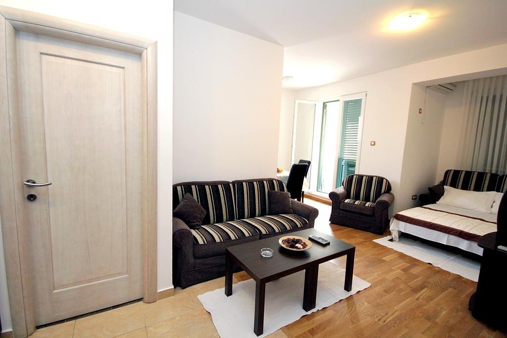 Apartments Draskovic Mirista Petrovac Exterior foto